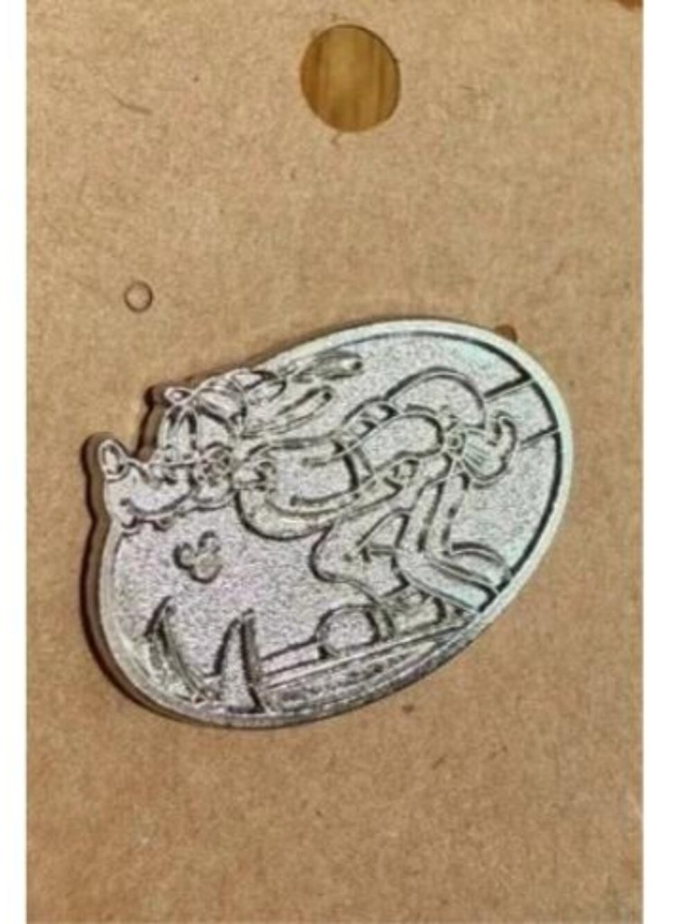 Authentic 2013 Disney Trading Pin Hidden Mickey Goofy Skiing Chaser
